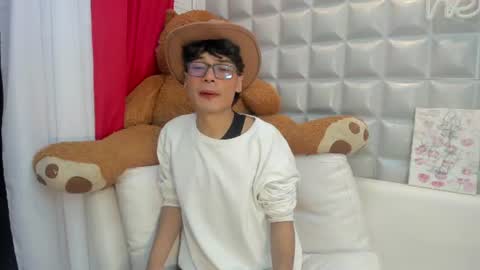 Snapshot of maximus1920 chatting on 07-20-26, 06:32 maximus1920 online show from 07-20-26, 06:32