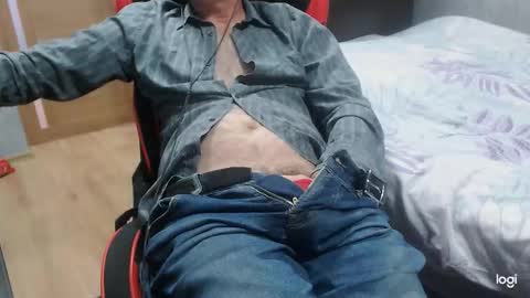 maximus3334 online show from 10-13-25, 11:21