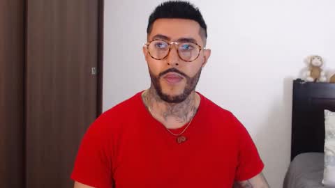 Snapshot of maximus_golden chatting on 12-16-24, 02:04 Independent Model online show from 12-16-24, 02:04