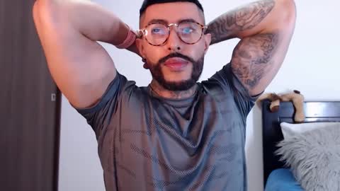 Snapshot of maximus_golden chatting on 02-11-25, 12:17 Independent Model online show from 02-11-25, 12:17