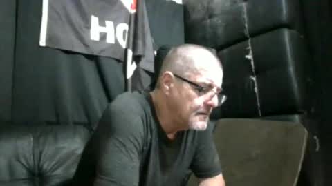 Snapshot of maximus_oreally chatting on 12-23-25, 01:14 Max online show from 12-23-25, 01:14