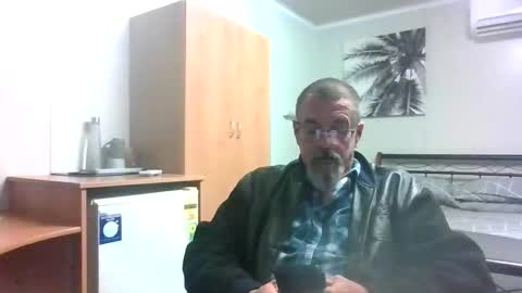 Snapshot of maximus_oreally chatting on 05-25-26, 10:43 Max online show from 05-25-26, 10:43