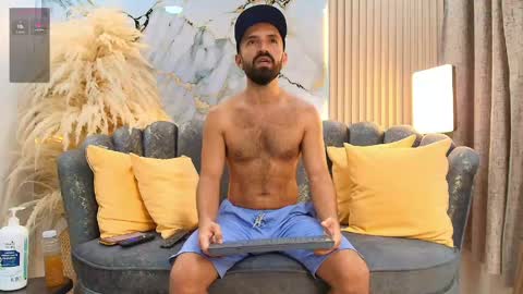 Snapshot of maximus_thorne chatting on 04-30-26, 10:14 Maximus online show from 04-30-26, 10:14