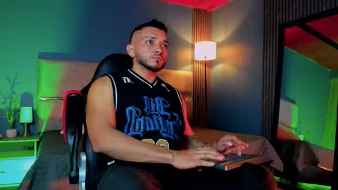 Snapshot of maximusclark chatting on 02-04-26, 03:45 Maximus Clark online show from 02-04-26, 03:45