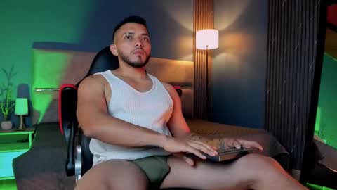 Snapshot of maximusclark chatting on 02-05-26, 02:49 Maximus Clark online show from 02-05-26, 02:49