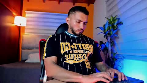 Snapshot of maximusclark chatting on 02-25-26, 01:59 Maximus Clark online show from 02-25-26, 01:59