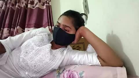 Snapshot of maxladycox chatting on 12-14-25, 06:45 Dorea online show from 12-14-25, 06:45