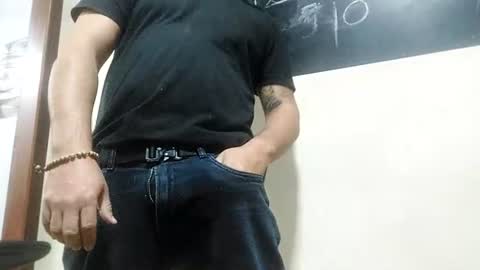 Snapshot of maxmassa chatting on 06-12-26, 08:52 Max Massa online show from 06-12-26, 08:52