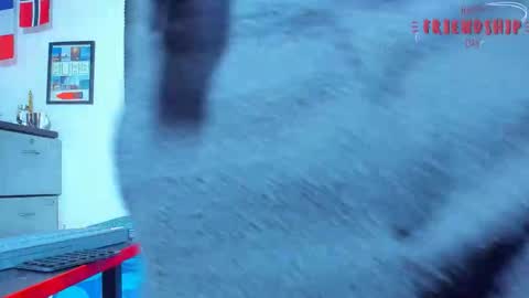 Snapshot of maxowens_oficial chatting on 09-20-25, 11:06 MAX online show from 09-20-25, 11:06