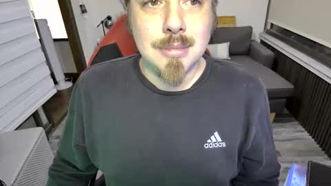 Snapshot of maxredz chatting on 02-14-26, 02:08 Max online show from 02-14-26, 02:08