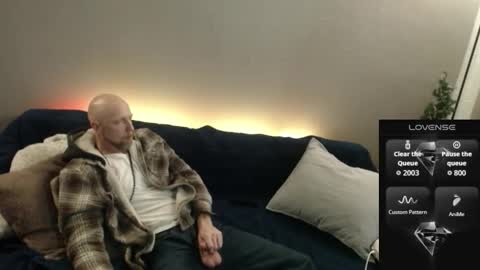 MaxRouger online show from 11-28-25, 02:36