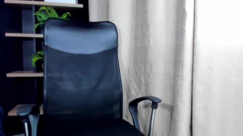 maxvolturi_ online show from 05-18-26, 11:32