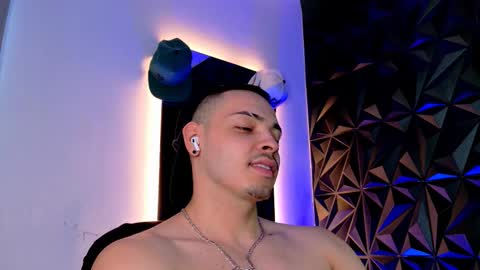 MAX online show from 10-14-25, 10:32