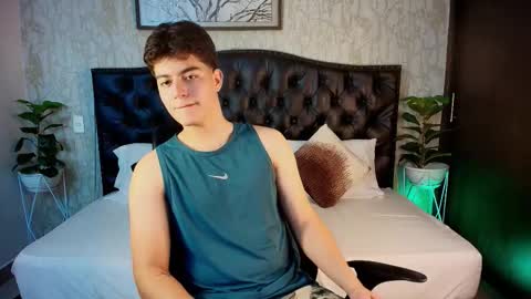 Maxxi online show from 10-22-25, 04:57