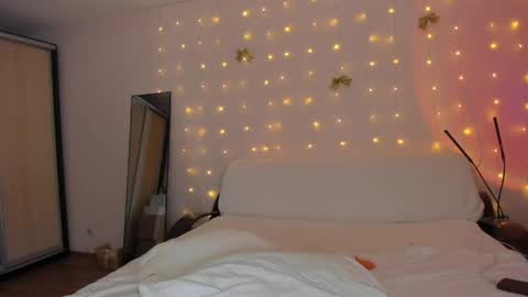 May Flower online show from 04-21-26, 11:27