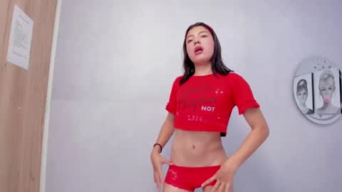 Snapshot of may_fox06 chatting on 02-14-25, 02:33 MAY online show from 02-14-25, 02:33
