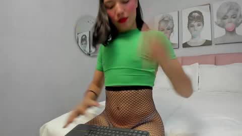Snapshot of may_fox06 chatting on 02-15-25, 11:17 MAY online show from 02-15-25, 11:17