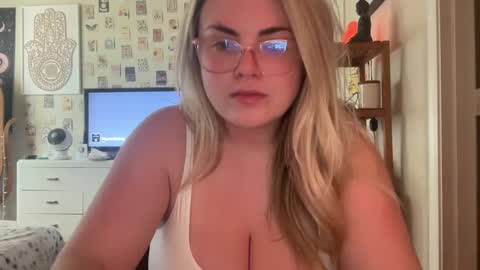 Snapshot of mayabellof chatting on 12-09-24, 06:46 Maya Belle online show from 12-09-24, 06:46