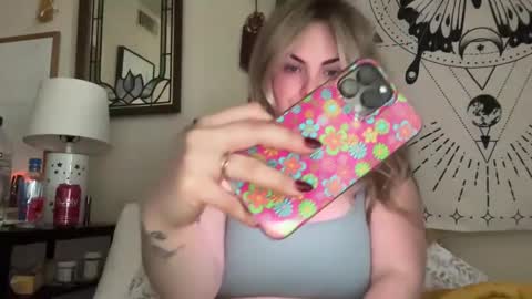 Snapshot of mayabellof chatting on 01-10-25, 11:18 Maya Belle online show from 01-10-25, 11:18