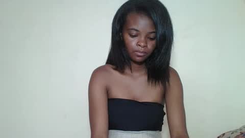 Snapshot of mayalabelle chatting on 12-14-25, 08:20 mayalabelle online show from 12-14-25, 08:20