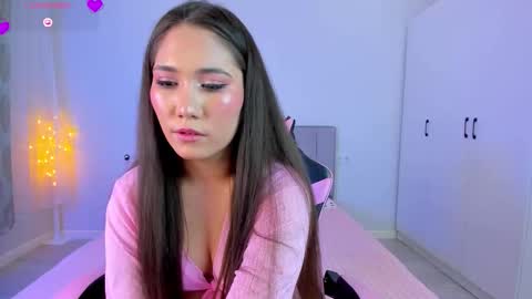 Mia online show from 03-05-26, 01:51