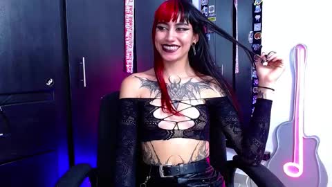 Snapshot of mayaredd chatting on 12-18-24, 12:10 mayaredd online show from 12-18-24, 12:10