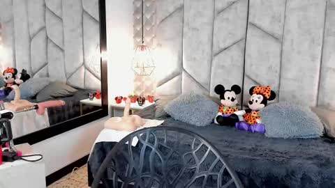 Nicolle Ruselle   Hello my lovely  schedule for great fun from  630 am and end 800 pm Colombian time I wait for you online show from 10-13-25, 01:00