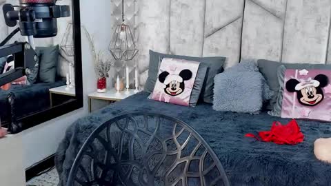 Nicolle Ruselle   Hello my lovely  schedule for great fun from  630 am and end 800 pm Colombian time I wait for you online show from 11-17-25, 03:40