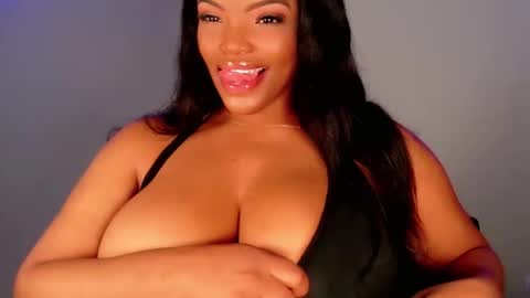 Snapshot of maybabi chatting on 12-18-25, 04:24 MayBabi online show from 12-18-25, 04:24