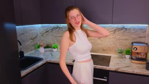 Mia online show from 02-12-25, 01:06