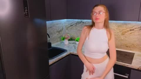 Mia online show from 02-12-25, 07:13