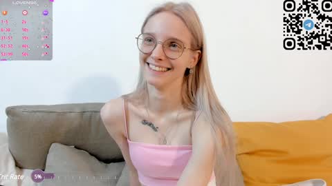 Snapshot of maydaguy chatting on 01-12-25, 09:40 Megan online show from 01-12-25, 09:40