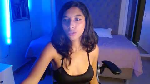 Snapshot of maydivaxox chatting on 01-30-25, 02:49 MAYA online show from 01-30-25, 02:49