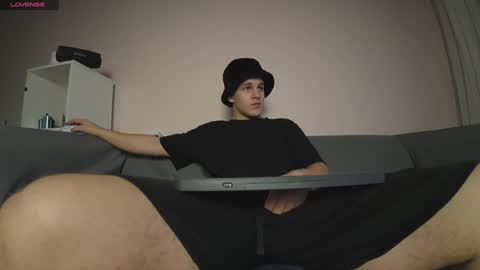 Snapshot of maygly chatting on 12-10-24, 06:38 Slava and Alextatto online show from 12-10-24, 06:38