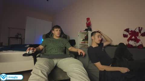 Snapshot of maygly chatting on 01-10-25, 11:43 Slava and Alextatto online show from 01-10-25, 11:43