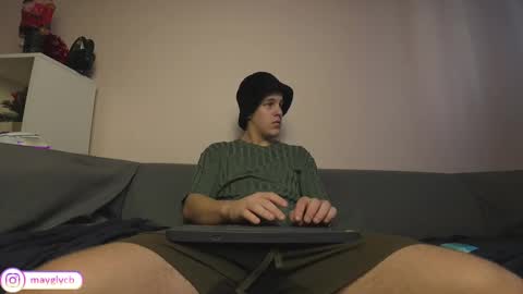 Snapshot of maygly chatting on 02-22-25, 07:01 Slava and Alextatto online show from 02-22-25, 07:01