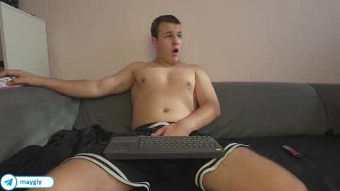 Snapshot of maygly chatting on 09-10-25, 11:21 Slava and Alextatto online show from 09-10-25, 11:21