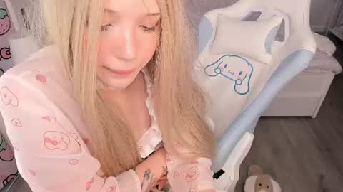  Mila  online show from 06-25-26, 09:47