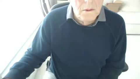 Snapshot of mbeastie chatting on 01-15-25, 05:26 Beastie online show from 01-15-25, 05:26