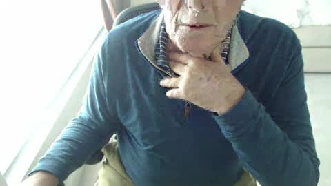 Snapshot of mbeastie chatting on 03-11-25, 07:25 Beastie online show from 03-11-25, 07:25