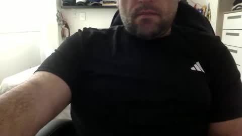 Snapshot of mbotve chatting on 04-14-26, 02:01 VzlaMan online show from 04-14-26, 02:01