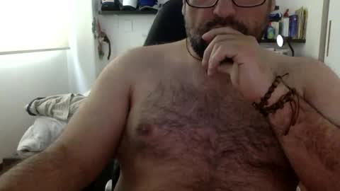 Snapshot of mbotve chatting on 04-24-26, 06:54 VzlaMan online show from 04-24-26, 06:54