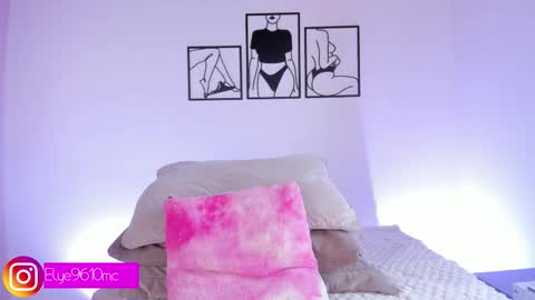 Snapshot of mcdonald_ellie chatting on 11-23-25, 06:41 Ellie online show from 11-23-25, 06:41