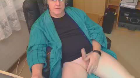 Snapshot of mcswis6 chatting on 12-02-24, 01:35 mcswis6 online show from 12-02-24, 01:35