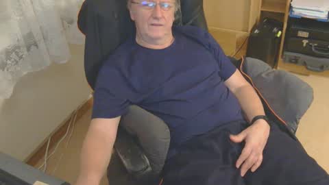 Snapshot of mcswis6 chatting on 01-21-25, 05:41 mcswis6 online show from 01-21-25, 05:41