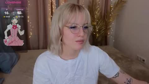 Snapshot of me1roze chatting on 02-04-26, 05:52 Roze online show from 02-04-26, 05:52