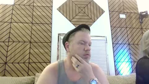 Snapshot of me2283 chatting on 05-04-26, 02:07 me2283 online show from 05-04-26, 02:07
