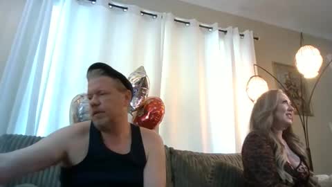 Snapshot of me2283 chatting on 05-30-26, 05:43 me2283 online show from 05-30-26, 05:43