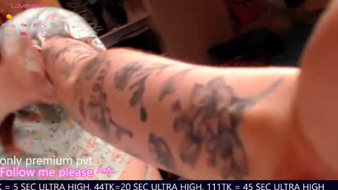 Snapshot of me_hanna chatting on 11-29-25, 02:03 Hanna online show from 11-29-25, 02:03