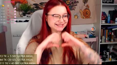 Snapshot of me_hanna chatting on 12-15-25, 01:32 Hanna online show from 12-15-25, 01:32